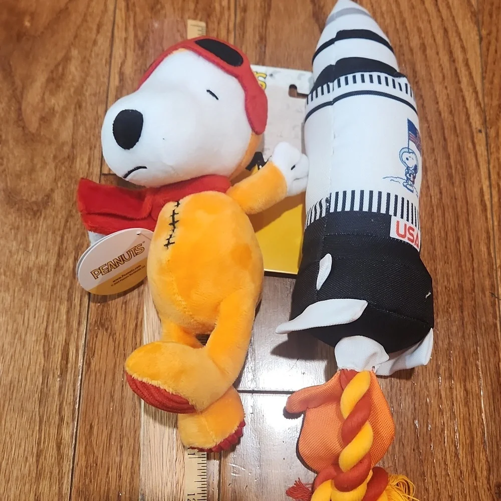 New 2 Snoopy Astronaut Rocket Collection Toys